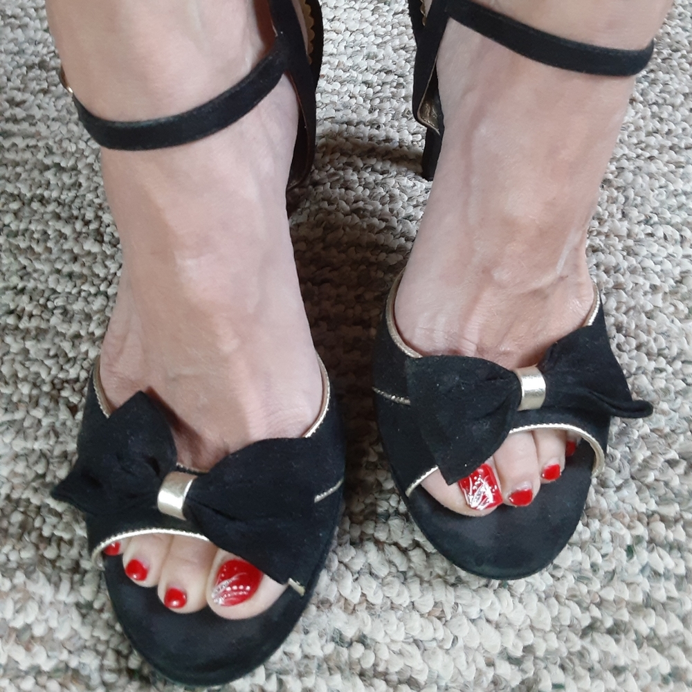 I've discovered that I can't walk in 4.25-inch heels!